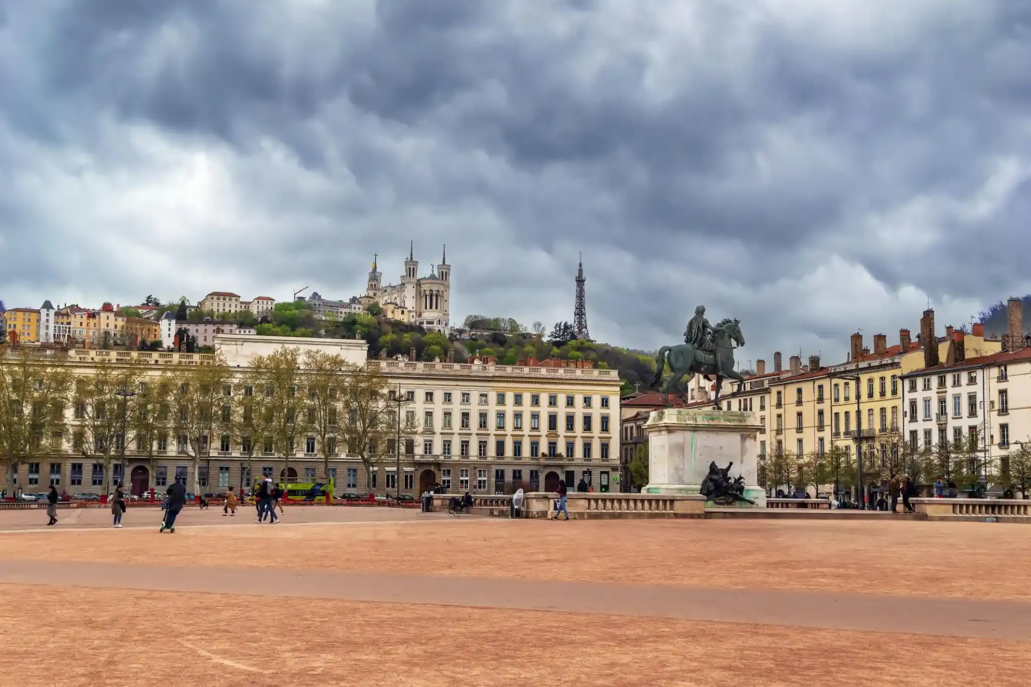 Place Bellecour et statue de Louis XIV à Lyon 2