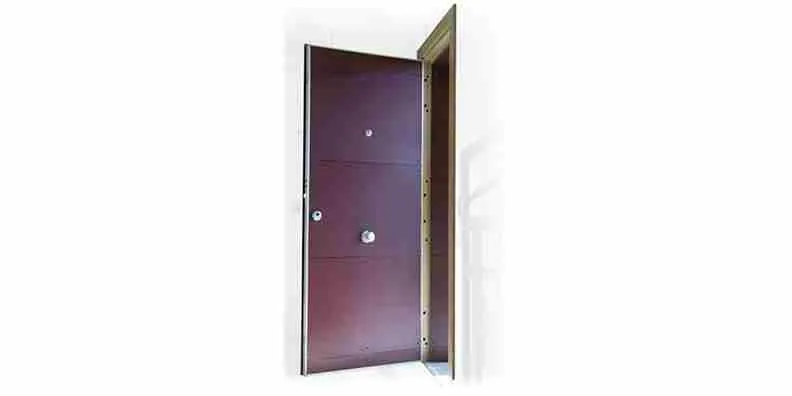 Porte blindée installée par un serrurier à Dardilly pour renforcer la sécurité d’un logement contre les effractions et tentatives d’intrusion.